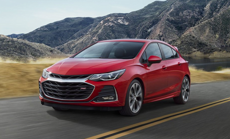 So sánh xe Chevrolet Cruze