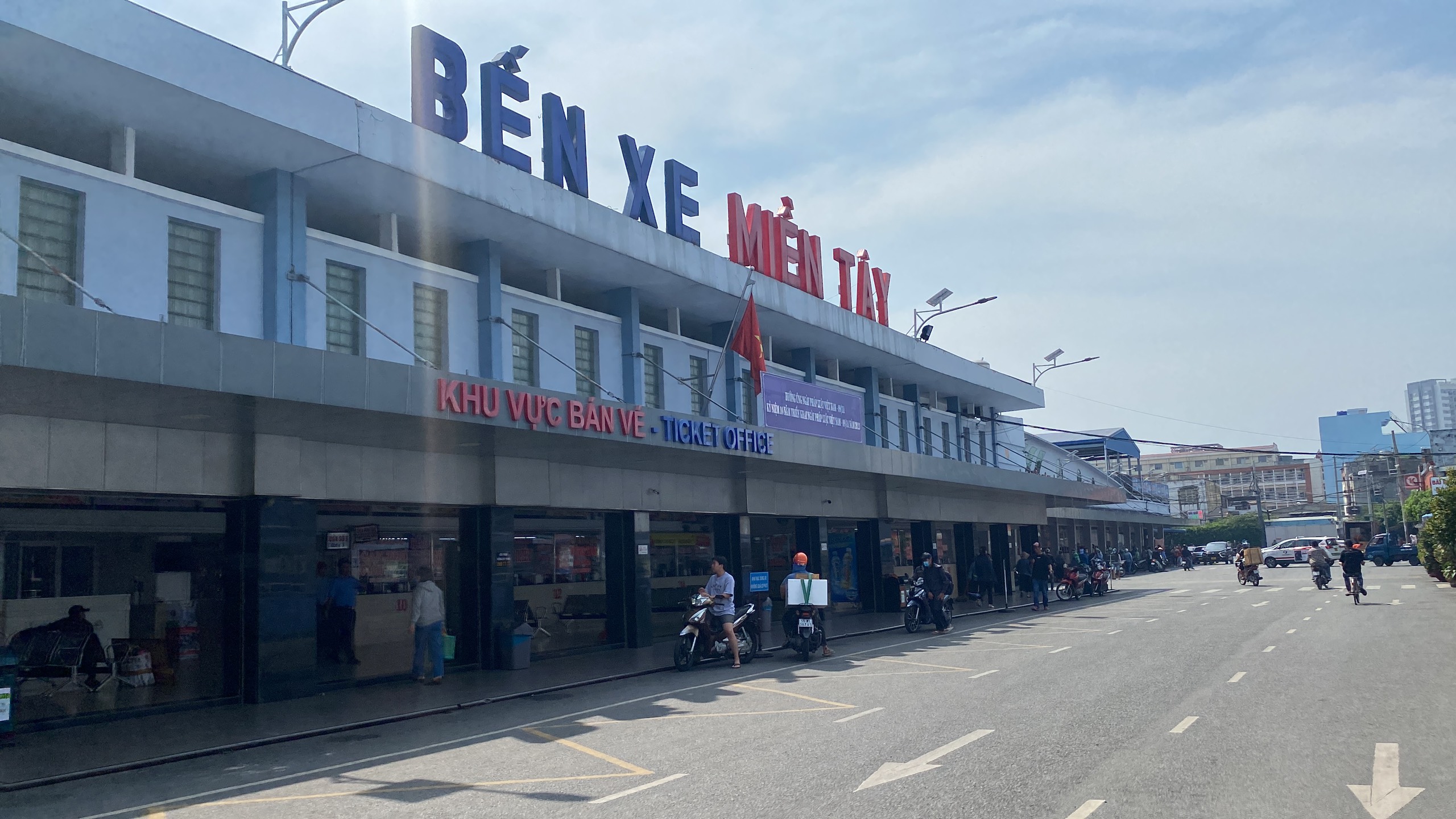 gui-xe-o-ben-xe-mien-tay-