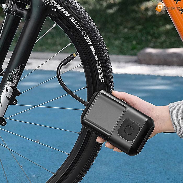 bơm xe máy cầm tay