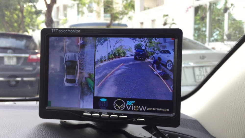 Màn hình camera lùi gắn trên taplo