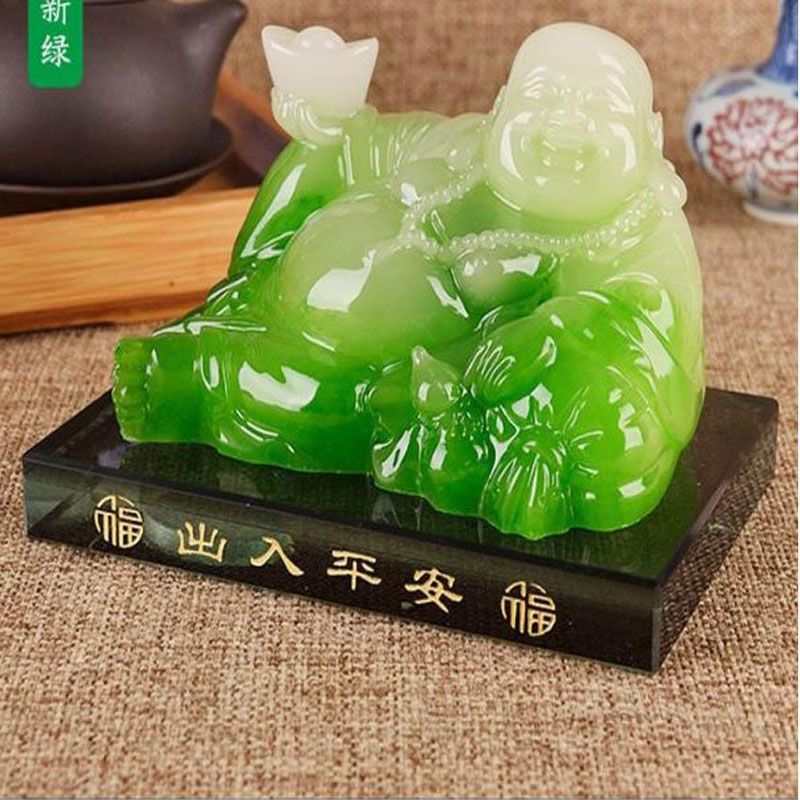 Tượng Phật bằng ngọc để ô tô