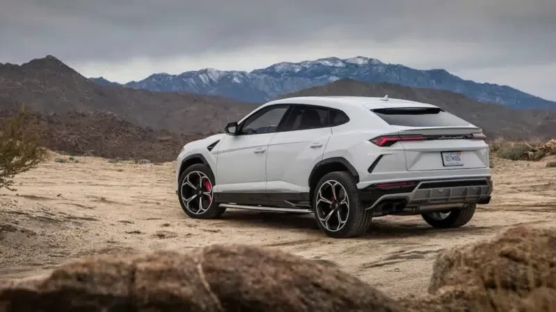 Bảng tính giá lăn bánh Lamborghini Urus 2026 với các chi phí thuế và biển số.