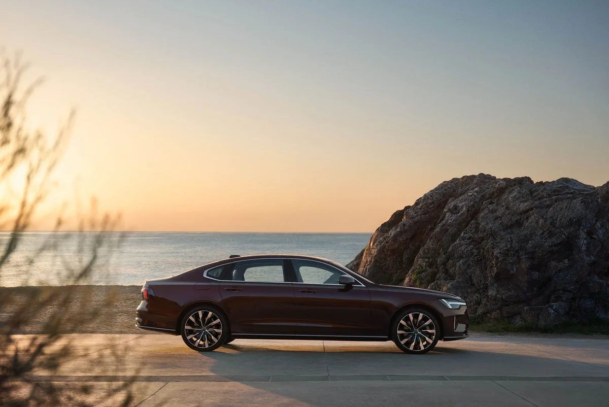 Bảng giá và chi phí lăn bánh Volvo S90 2026 các phiên bản