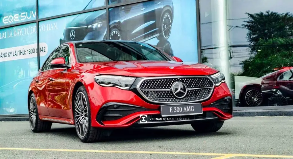 Giá lăn bánh Mercedes E300 2026, chi phí đăng ký xe E300