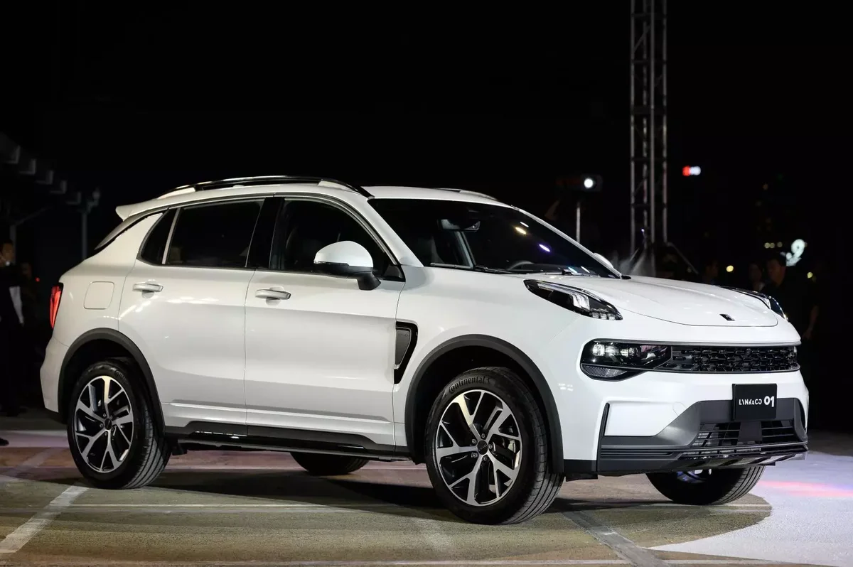 Bảng giá niêm yết và chi phí lăn bánh Lynk & Co 01