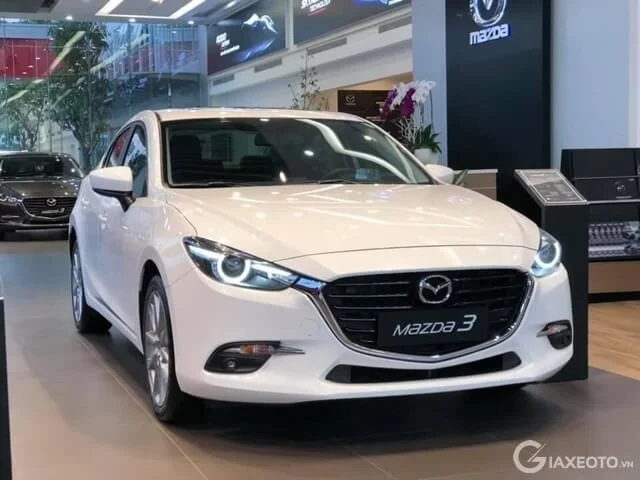 Chi tiết bảng giá Mazda 3 2026 các phiên bản Sedan và Sport, kèm chi phí lăn bánh dự kiến.