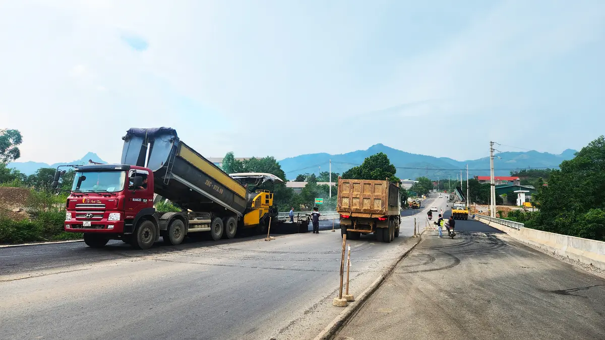Ước tính quãng đường còn lại của xe máy, ô tô hạng A B C D, SUV khi đèn báo xăng sáng.