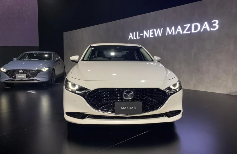 Hình ảnh minh họa bình xăng xe Mazda 3 và hiệu quả tiêu thụ nhiên liệu thực tế.