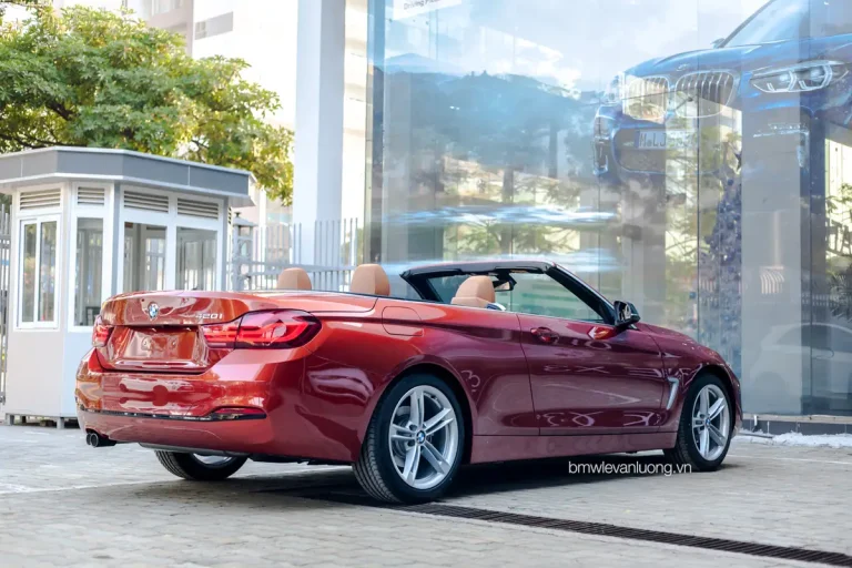 Ngoại thất BMW 420i Mui Trần 2026 màu xanh