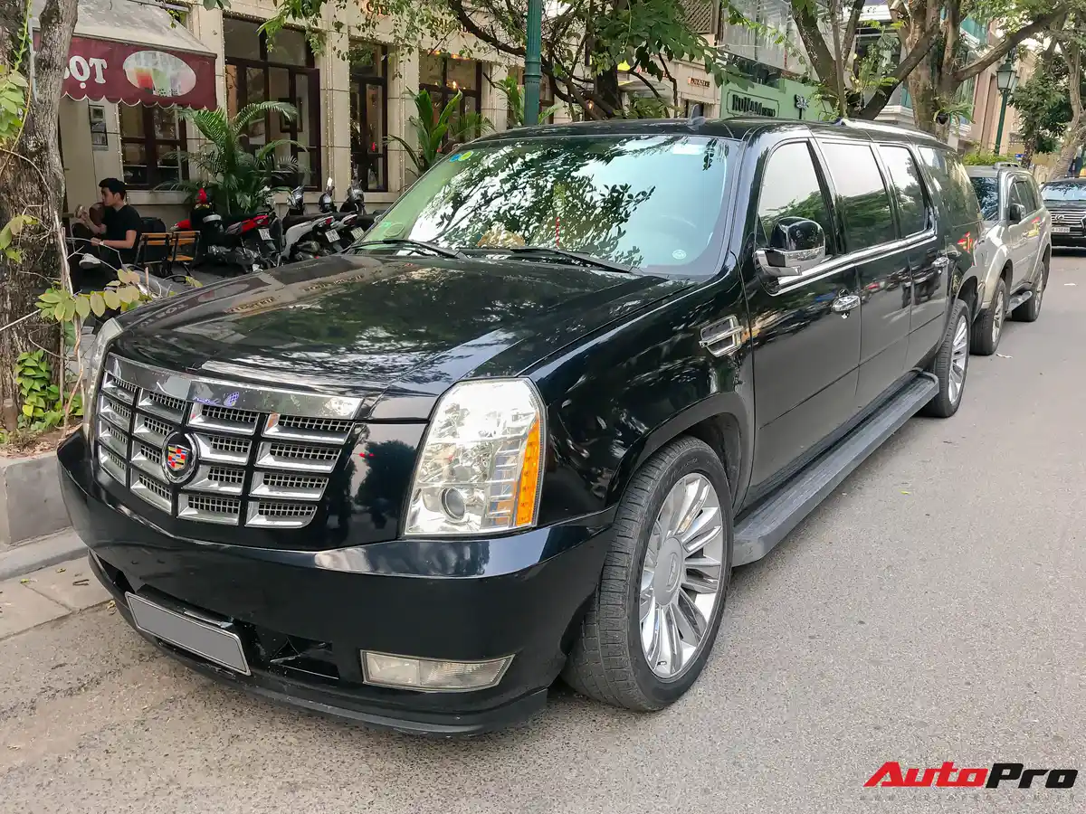 Cadillac Escalade tại Việt Nam, xe SUV hạng sang, giá lăn bánh