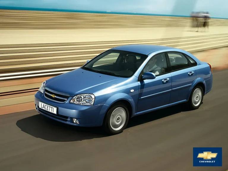 Ngoại thất Chevrolet Lacetti 2017 màu trắng