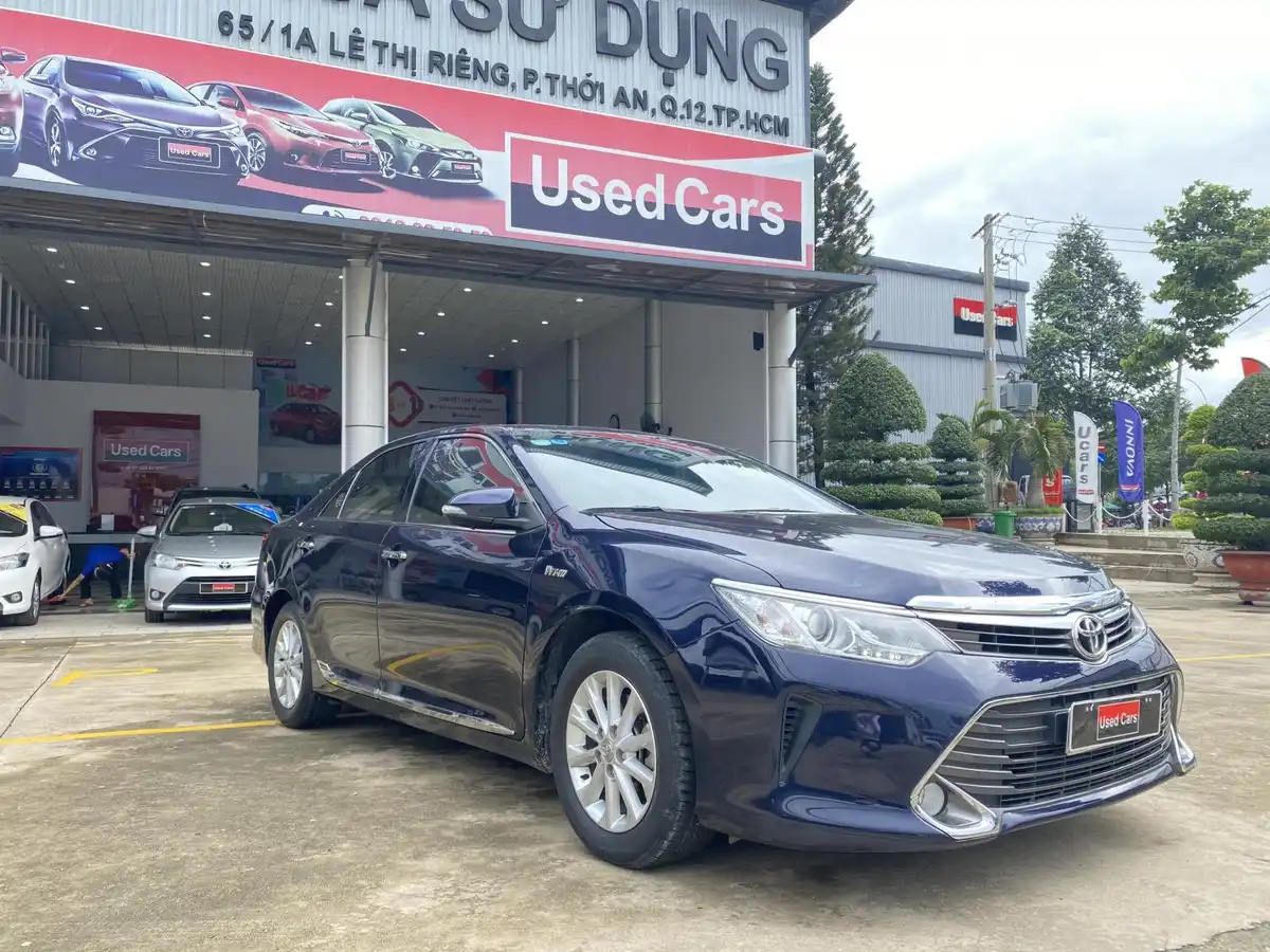 Hình ảnh chuyên gia phân tích về xe Toyota Camry 2.0E 2016