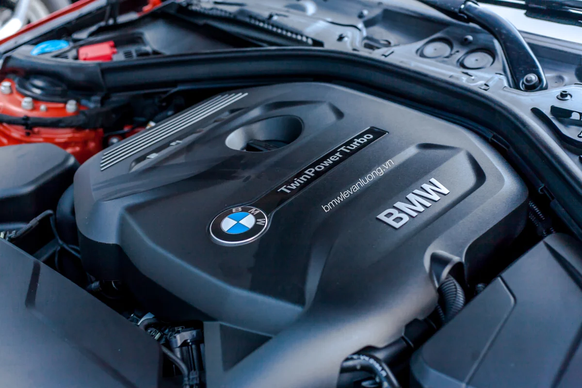 Động cơ TwinPower Turbo 2.0L của BMW 420i Convertible 2026