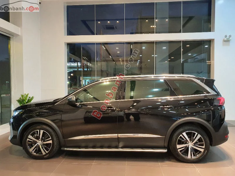 Biểu đồ so sánh giá lăn bánh Peugeot 5008 2026 ở Hà Nội, TP.HCM và tỉnh lẻ.
