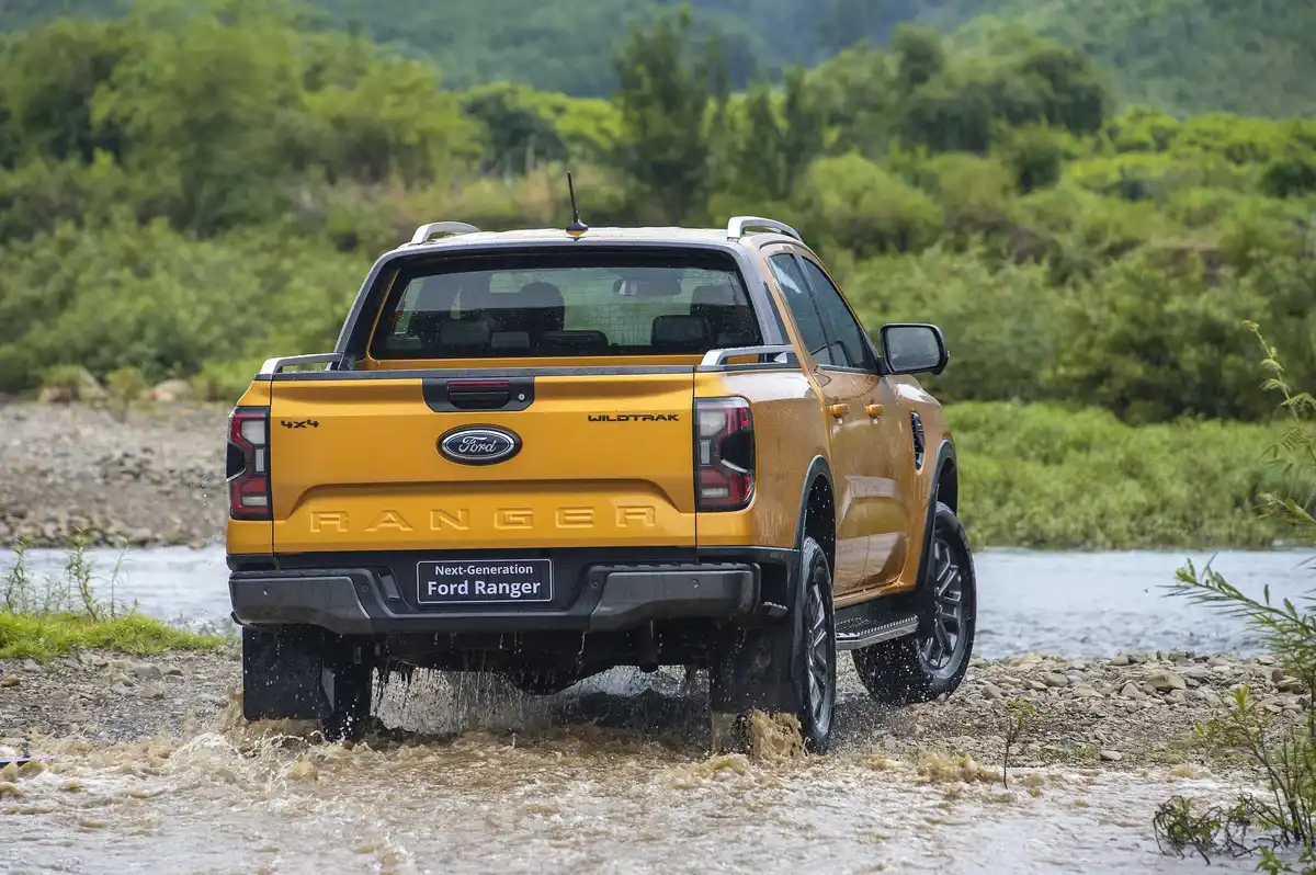 So sánh Ford Ranger Wildtrak với Toyota Hilux và Mitsubishi Triton