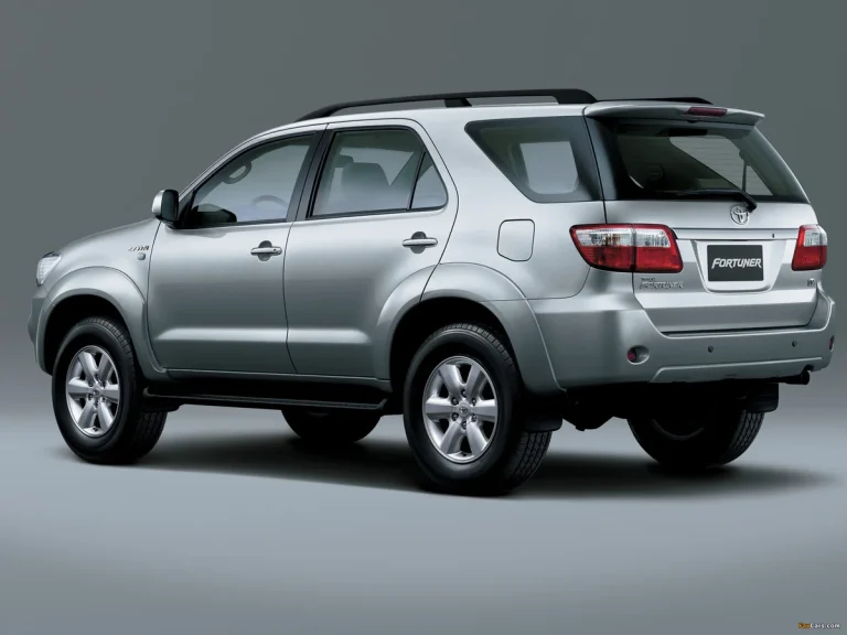 Ngoại thất xe Toyota Fortuner 2008 thế hệ đầu tiên