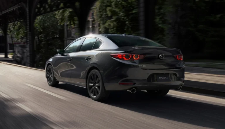 Mazda 3 2026 với thiết kế KODO và các cải tiến công nghệ.