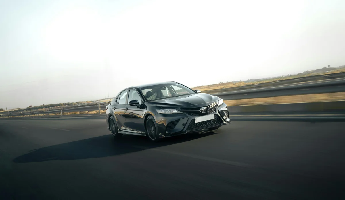 Ngoại thất và nội thất Toyota Camry 2.0 E 2016 sau facelift