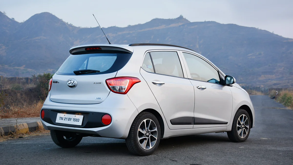 Hyundai Grand i10 2017 phiên bản hatchback và sedan tại Việt Nam.