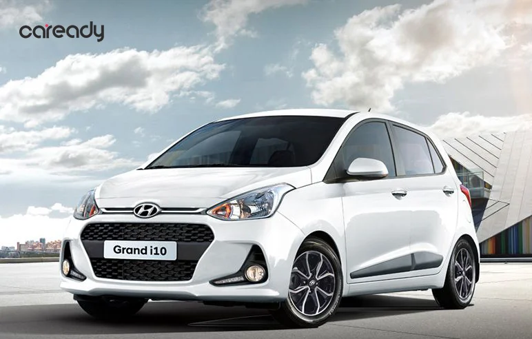 Hình ảnh xe Hyundai i10 số tự động di chuyển trong thành phố