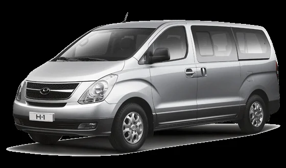 Hyundai Starex 9 chỗ màu trắng đỗ trên đường, minh họa xe đa dụng.