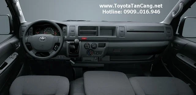 Động cơ diesel 2.8L và nội thất của Toyota Hiace 16 chỗ