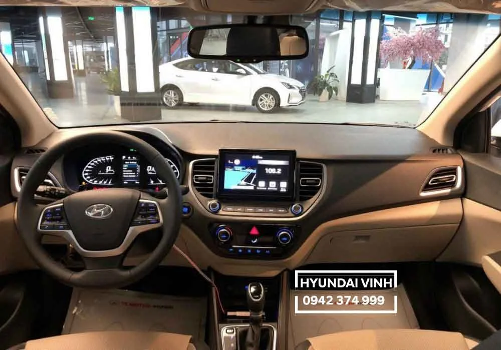 Bảng điều khiển và màn hình giải trí trong nội thất Hyundai Accent 2026