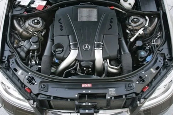 Cận cảnh động cơ V8 Bi-Turbo của Mercedes-Maybach S500.