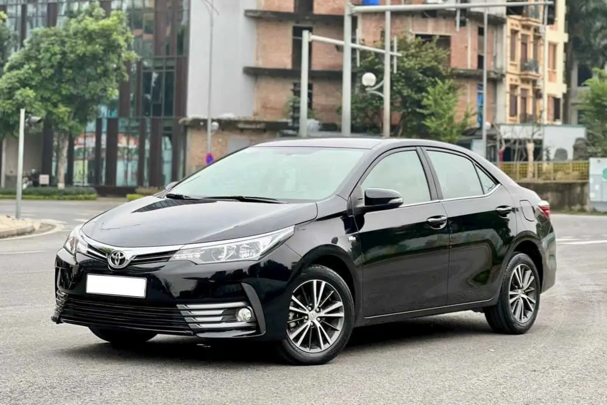 Kiểm tra nội thất Toyota Altis cũ