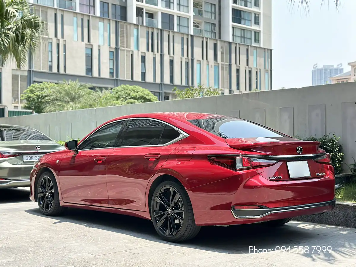 Xe Lexus ES 250 màu đỏ phiên bản mới nhất, ngoại thất cuốn hút