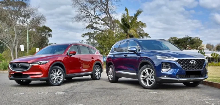 Hình ảnh so sánh Mazda CX-8 2019 và Hyundai Santa Fe 2019, hai mẫu SUV 7 chỗ phổ biến.
