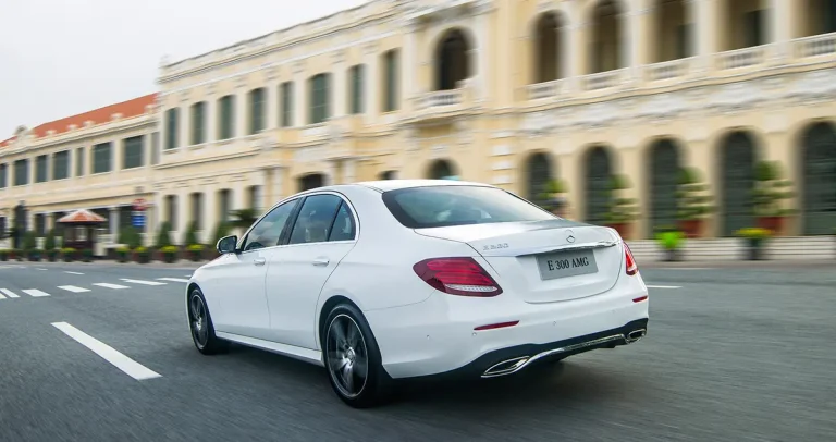 Mercedes E300 tại Việt Nam, xe sang E-Class