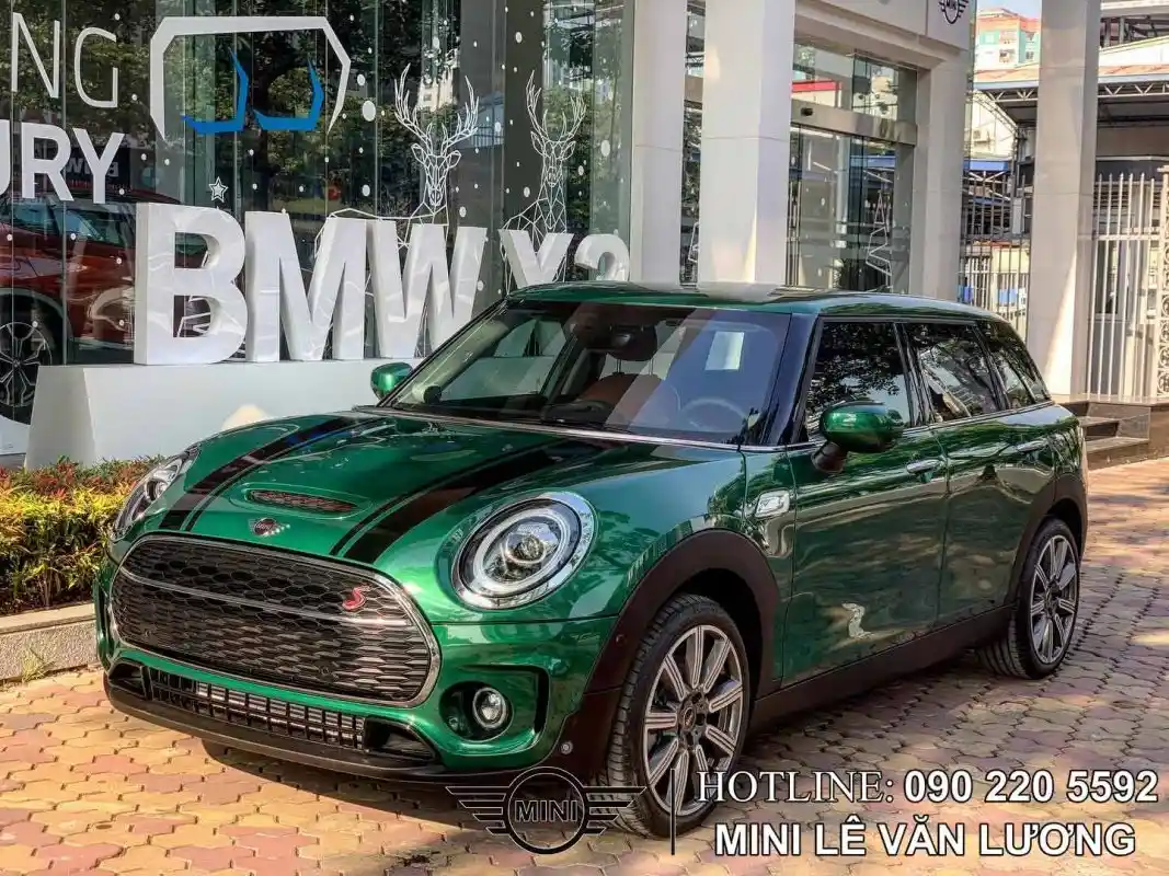 Mini Cooper Countryman đậu trước nhà, gợi ý về việc sử dụng xe cho gia đình
