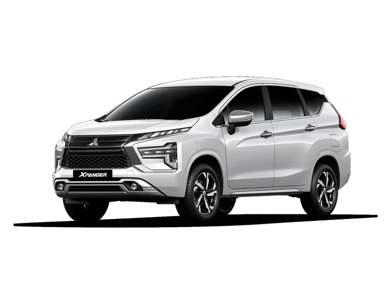Mitsubishi Xpander màu trắng trên đường phố Việt Nam