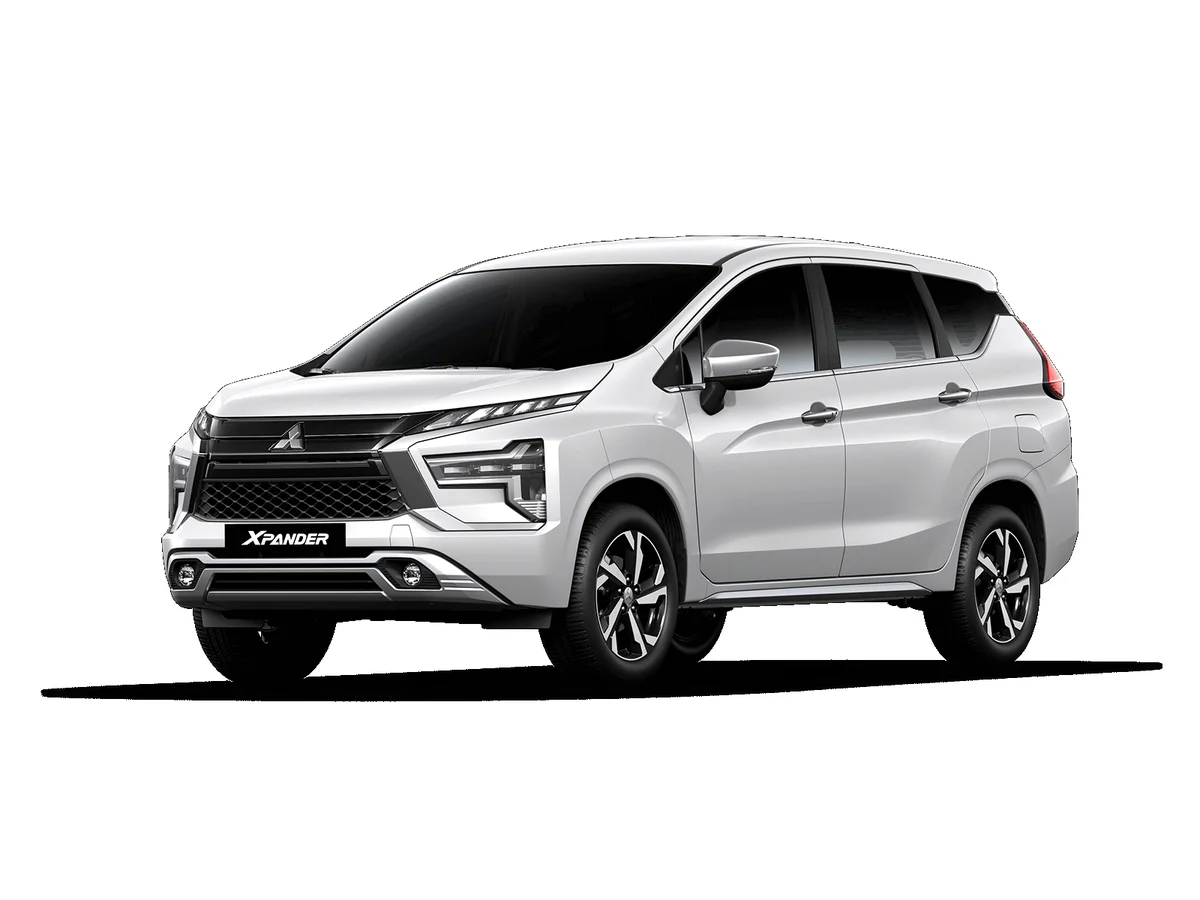 Mitsubishi Xpander màu trắng trên đường phố Việt Nam