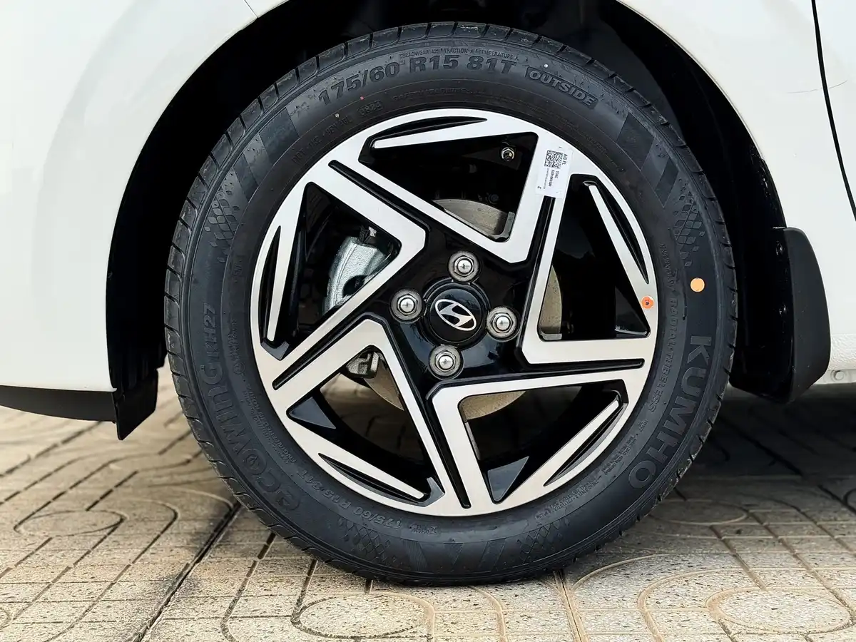 Hình ảnh minh họa các câu hỏi thường gặp về giá lăn bánh xe Hyundai Grand i10 2026