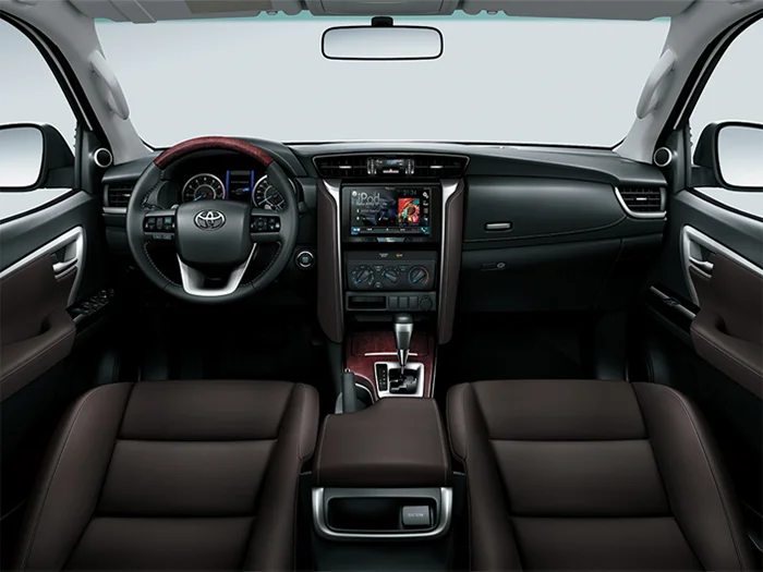 Hình ảnh nội thất Toyota Fortuner 2.8V Diesel 4x4 AT 2019, ghế da, vô lăng