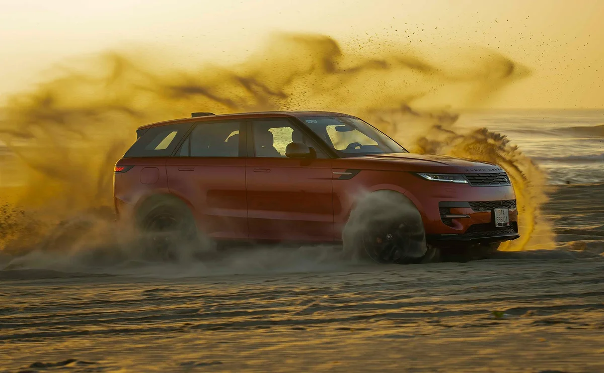 Range Rover Sport 7 chỗ trên đường đô thị