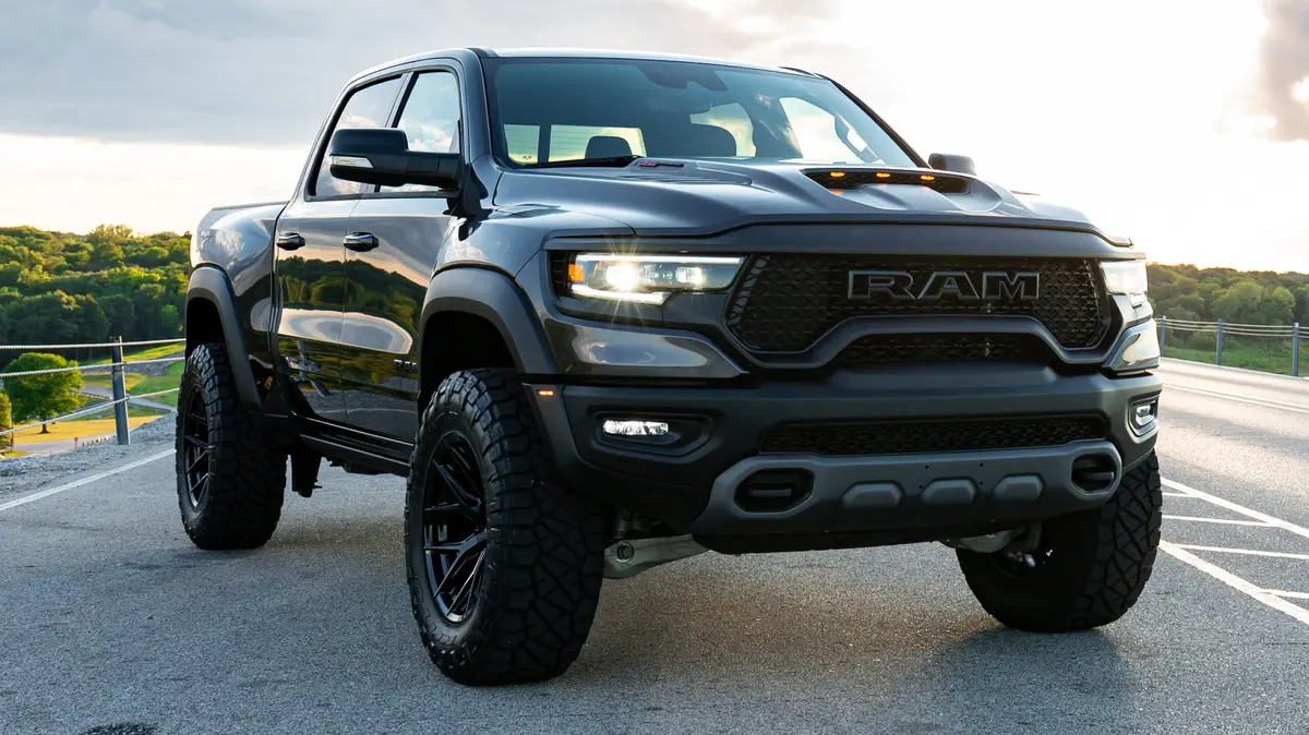 Đánh giá các phiên bản Ram 1500 và so sánh với Ford Ranger Raptor, Toyota Tundra