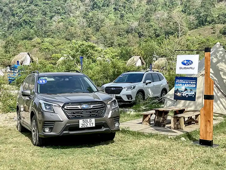 So sánh Subaru Forester 2026 và Subaru Outback 2026, đánh giá tính năng và trải nghiệm lái xe thực tế.