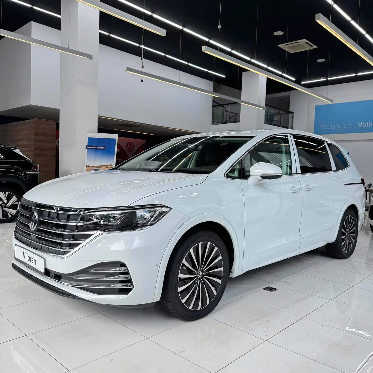 So sánh Volkswagen Teramont, Viloran, Tiguan Allspace với Santa Fe, Sorento, Everest, CX-8, Fortuner