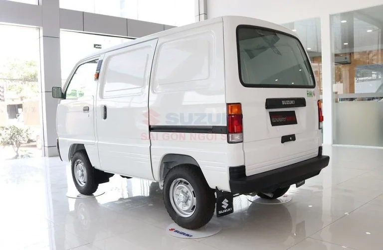 Suzuki Blind Van 2 chỗ nguyên bản và khoang chứa đồ