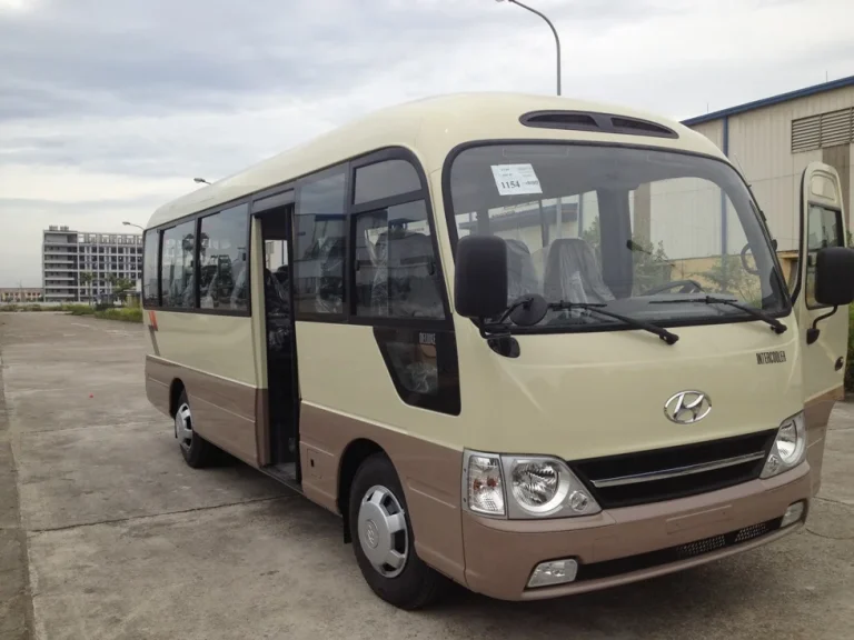 Hình ảnh minh họa thị trường mua bán xe 29 chỗ cũ sôi động