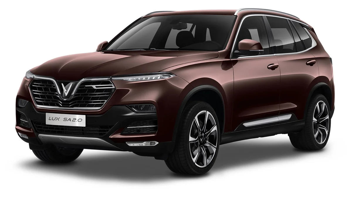 Hình ảnh tổng quan VinFast Lux SA2.0 bản Cao Cấp màu đỏ, nội thất da Nappa