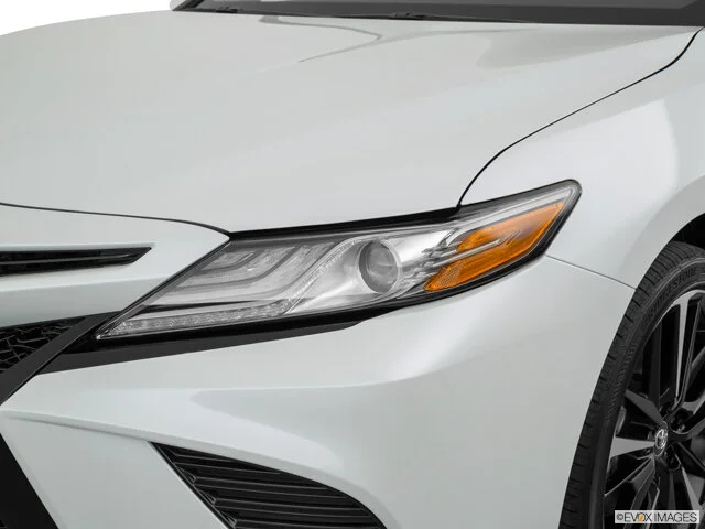 Toyota Camry 2.0E 2016 màu đen