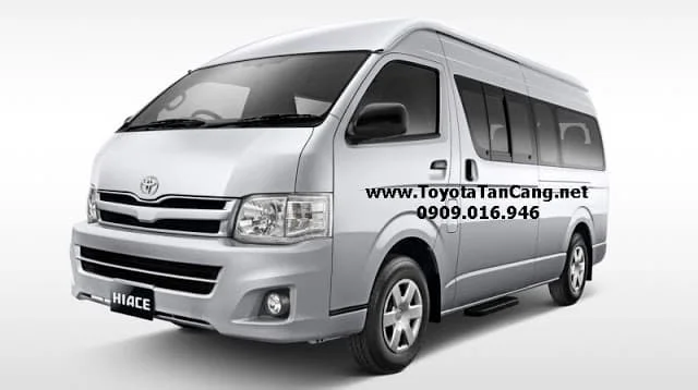 Xe Toyota Hiace 16 chỗ máy dầu vận hành trên đường