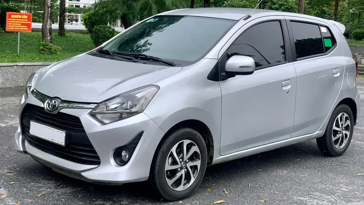 Hình ảnh Toyota Wigo cũ di chuyển trong thành phố