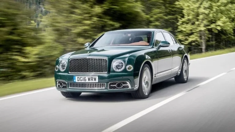 W.O. Bentley bên chiếc xe cổ, hình ảnh lịch sử hãng Bentley